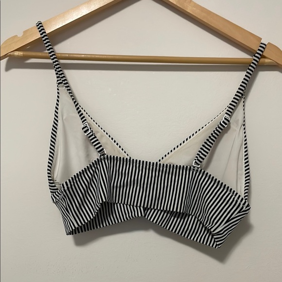 Black and White Striped bikini top - Picture 2 of 2
